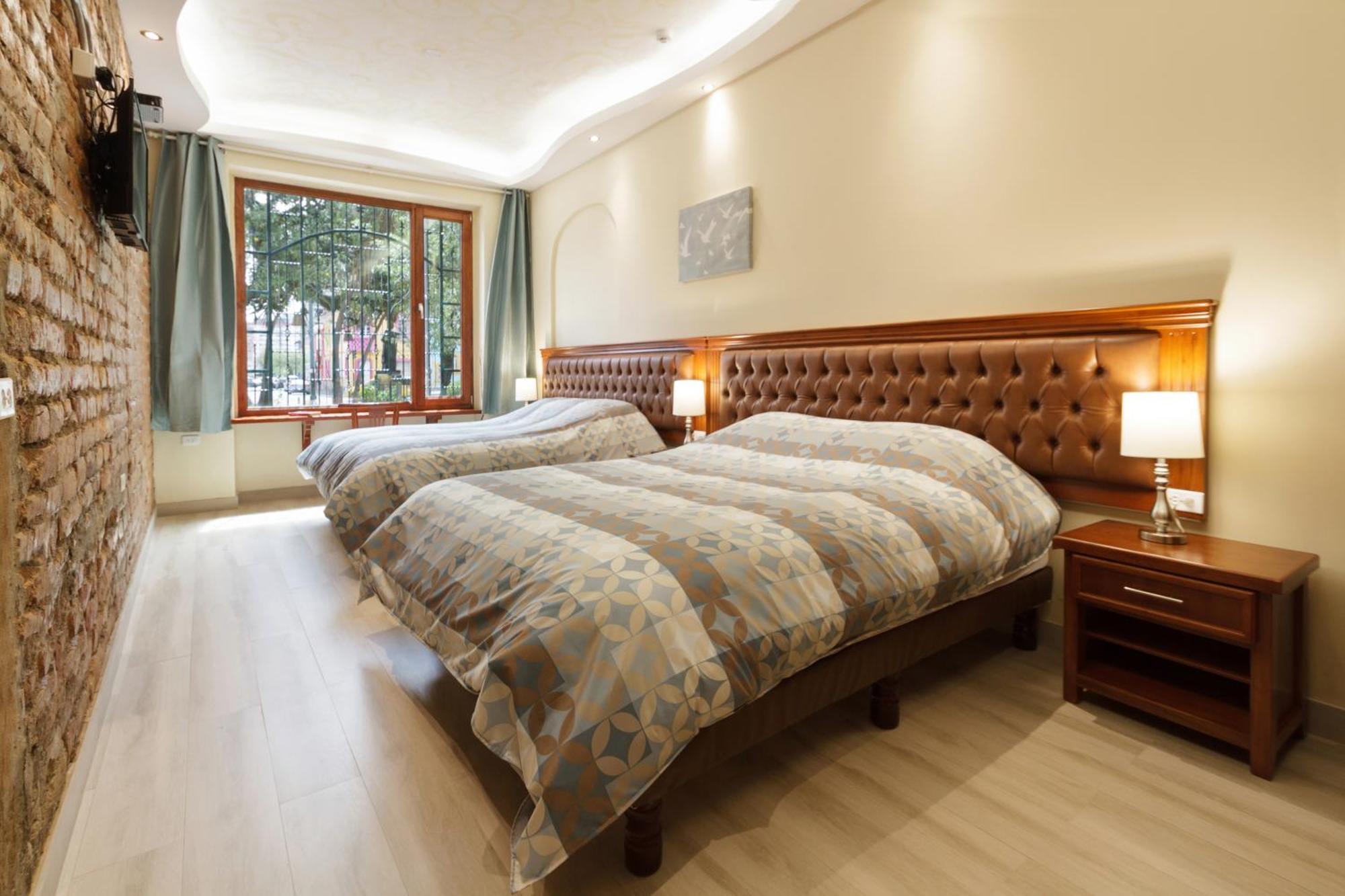 Artplaza Hotel 3*