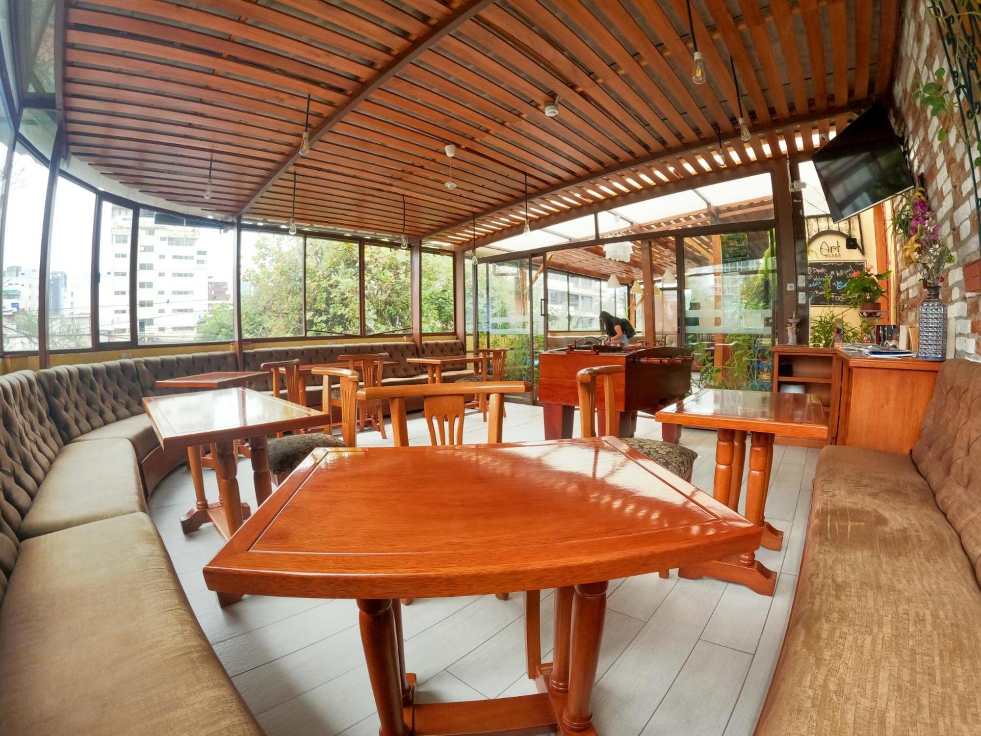 Artplaza Hotel 3*