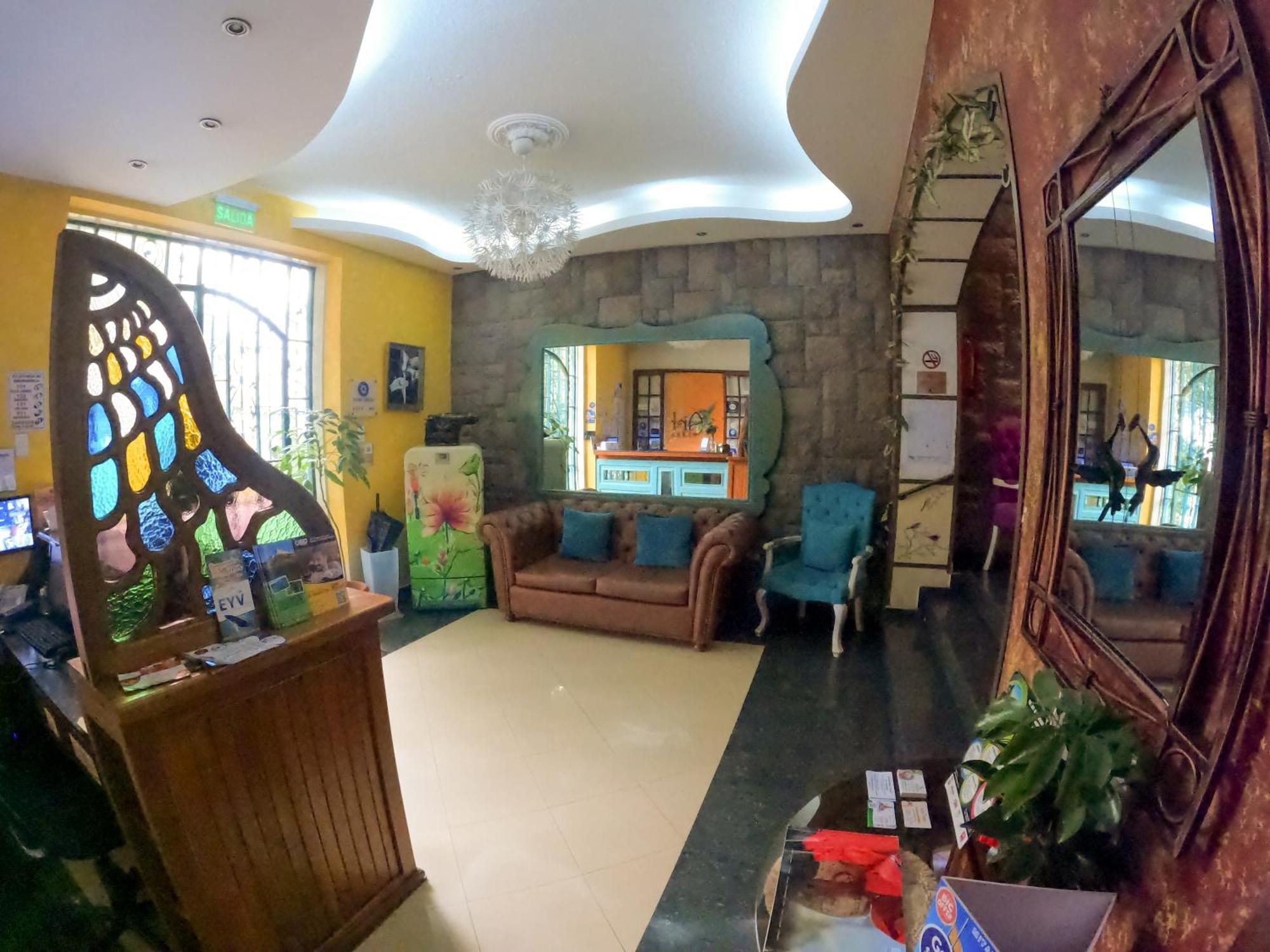 Artplaza Hotel 3*